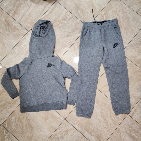 Nike Women's Hoodie and Joggers Set - Picture 1 of 5